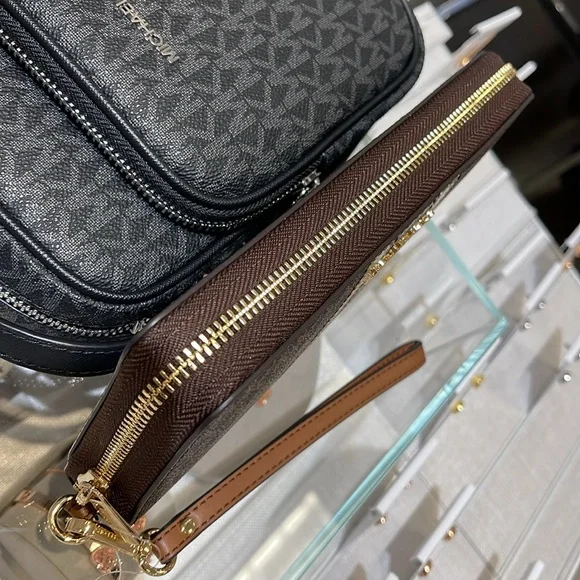 Michael Kors Jet Set Travel Large Signature Logo and Metallic Continental Wallet - Picture 6 of 16